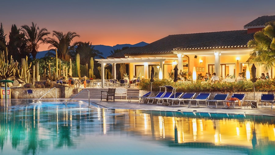 Lantana Resort Hotel & Apartments