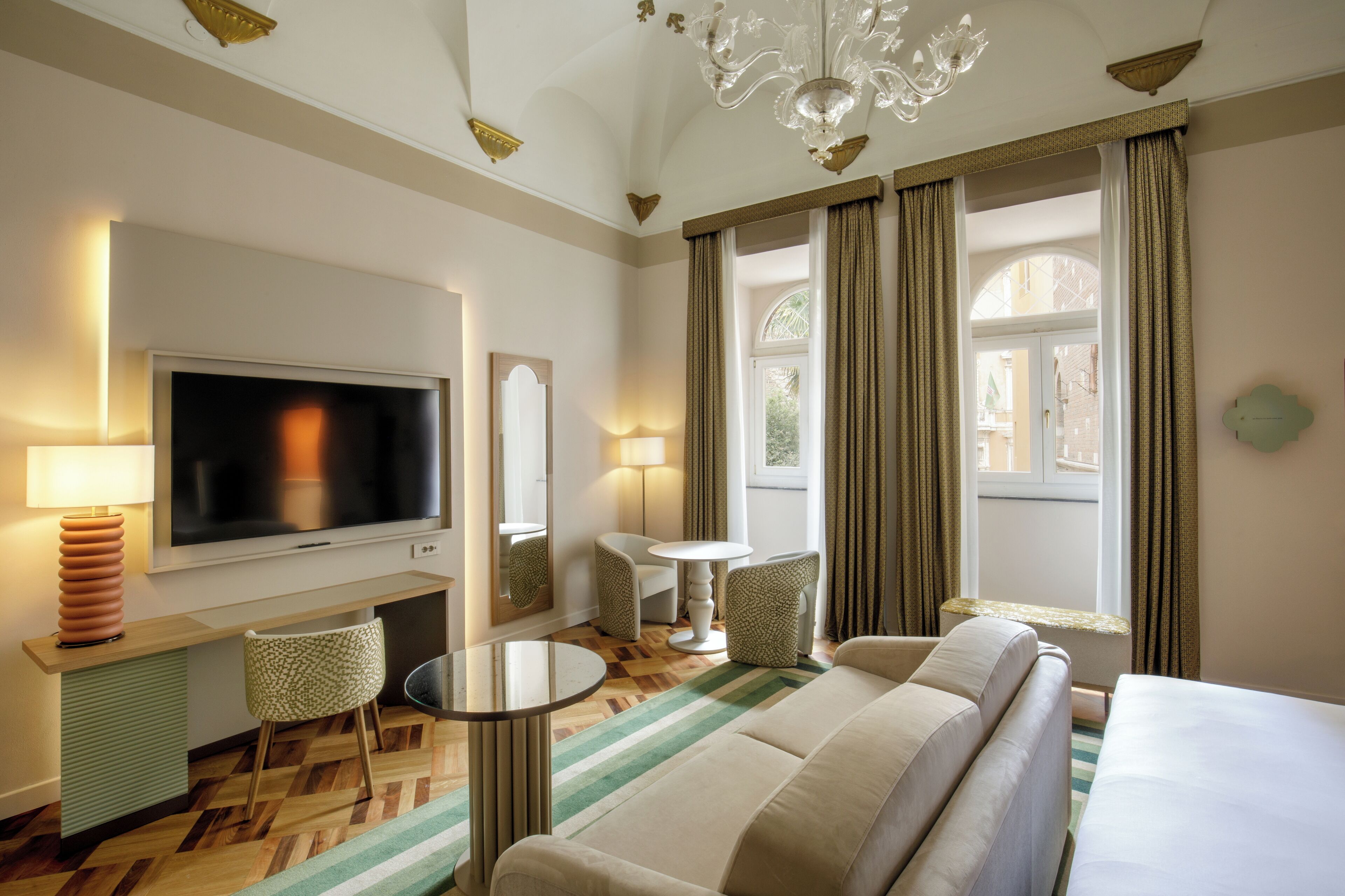 Suite, 1 Schlafzimmer | Allergikerbettwaren, Minibar, Zimmersafe, Schreibtisch