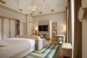 Junior Suite, 1 King Bed | Hypo-allergenic bedding, minibar, in-room safe, desk - Rosetta Hotel Perugia, Tapestry Collection by Hilton (Perugia)