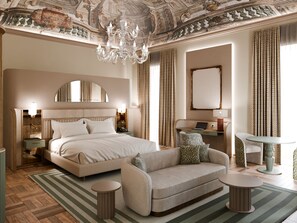 Presidential Suite | Hypo-allergenic bedding, minibar, in-room safe, desk - Rosetta Hotel Perugia, Tapestry Collection by Hilton (Perugia)