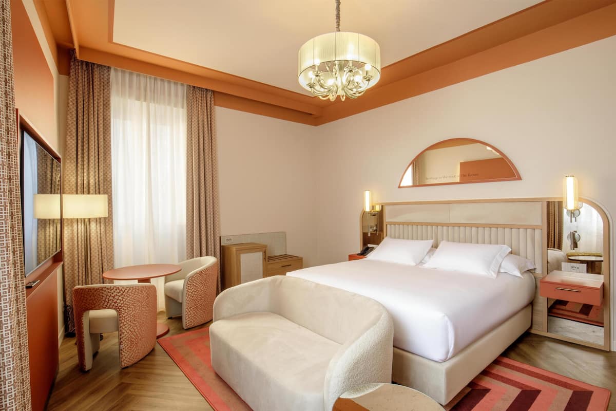 Superior Room, 1 King Bed | Hypo-allergenic bedding available, minibar, in-room safe, desk