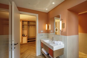 Superior Room, 2 Twin Beds | Bathroom | Shower, free toiletries, hair dryer, bidet - Rosetta Hotel Perugia, Tapestry Collection by Hilton (Perugia)