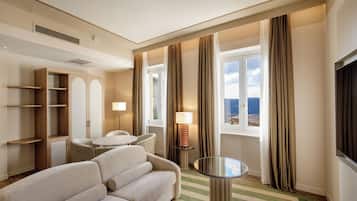 套房, 1 間臥室 | 低過敏寢具、迷你吧、客房內保險箱、書桌