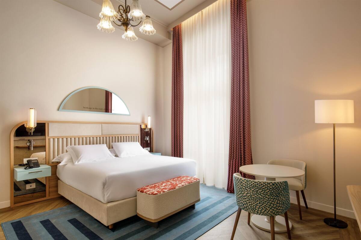 Hypo-allergenic bedding, minibar, in-room safe, desk