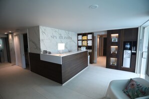 Piscine extérieure, piscine avec cascade