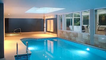 Een sauna, een bubbelbad, een Turks bad/hammam, lichaamsbehandelingen