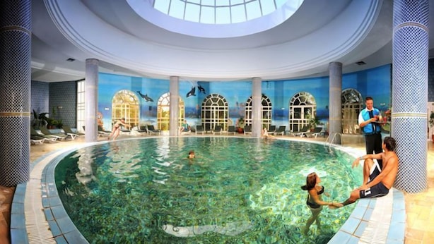 Piscina interna, 2 piscinas externas