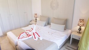 Minibar, bureau, lits bébé (gratuits), lits pliants/supplémentaires