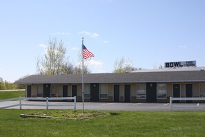 Exterior - Viking Jr. Motel (Saint Peter)