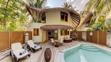 Beach Suite with Pool | Minibar, in-room safe, individually furnished, desk