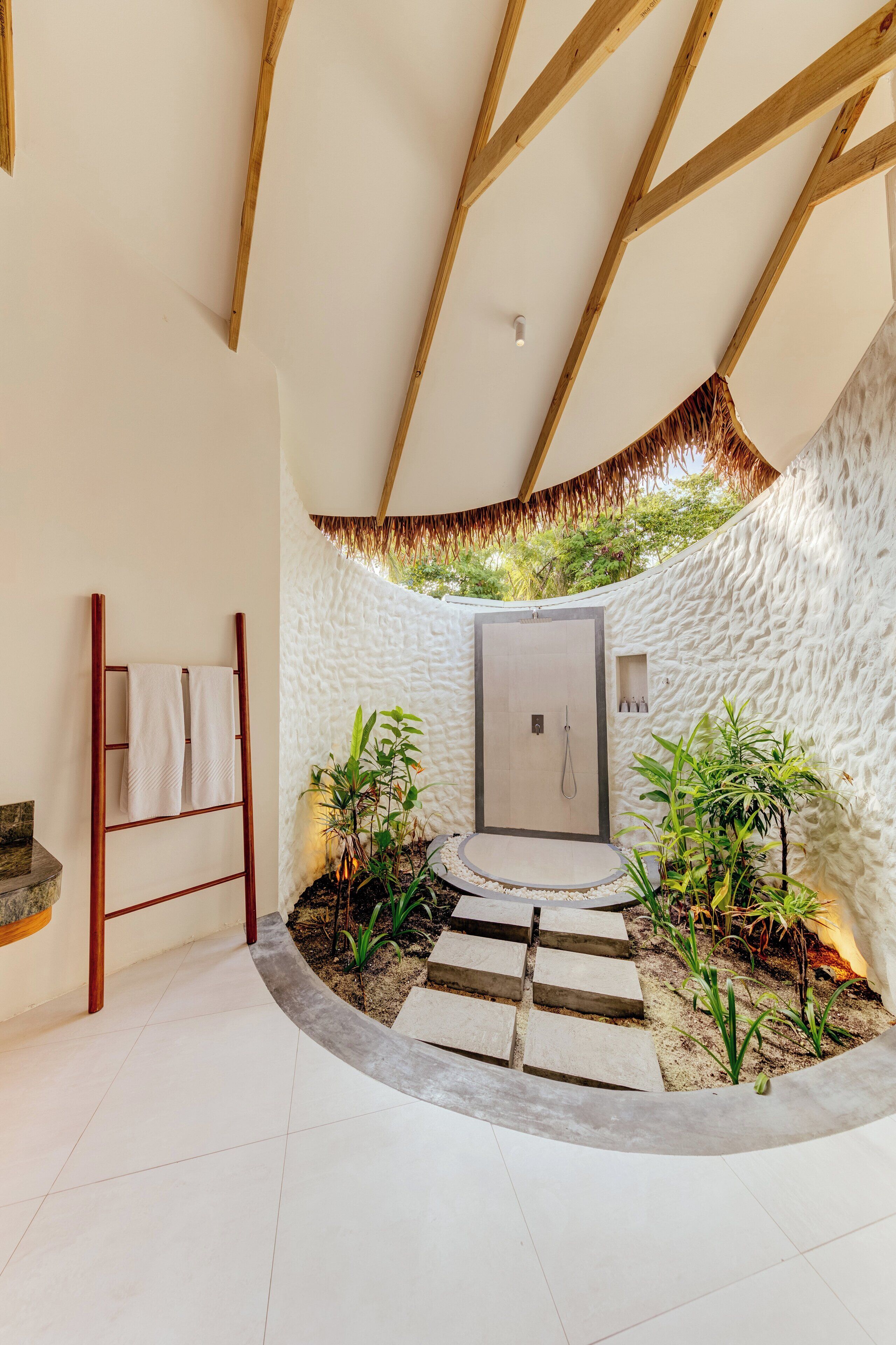 double room | bathroom shower