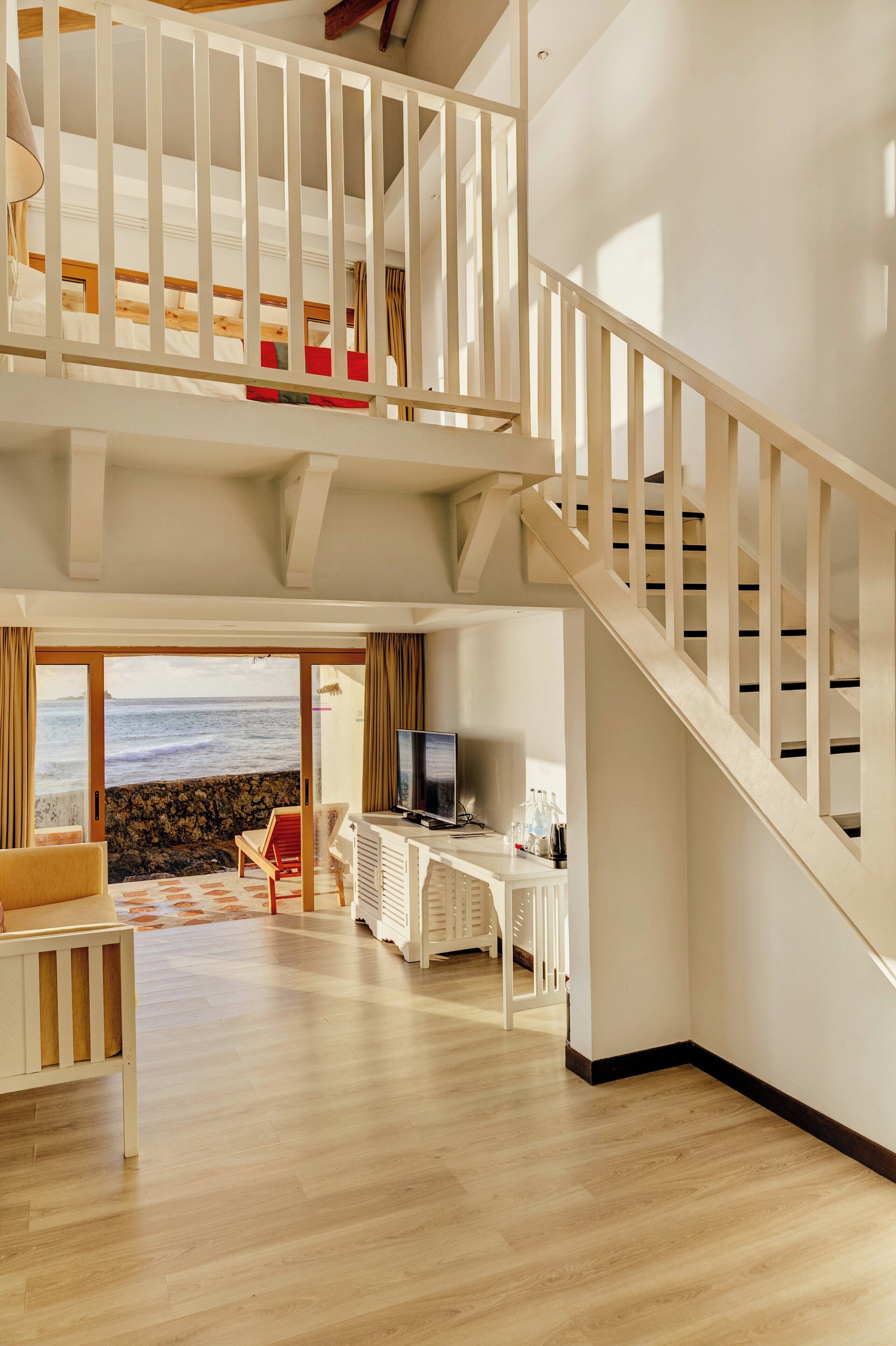 bungalow, garden area | staircase