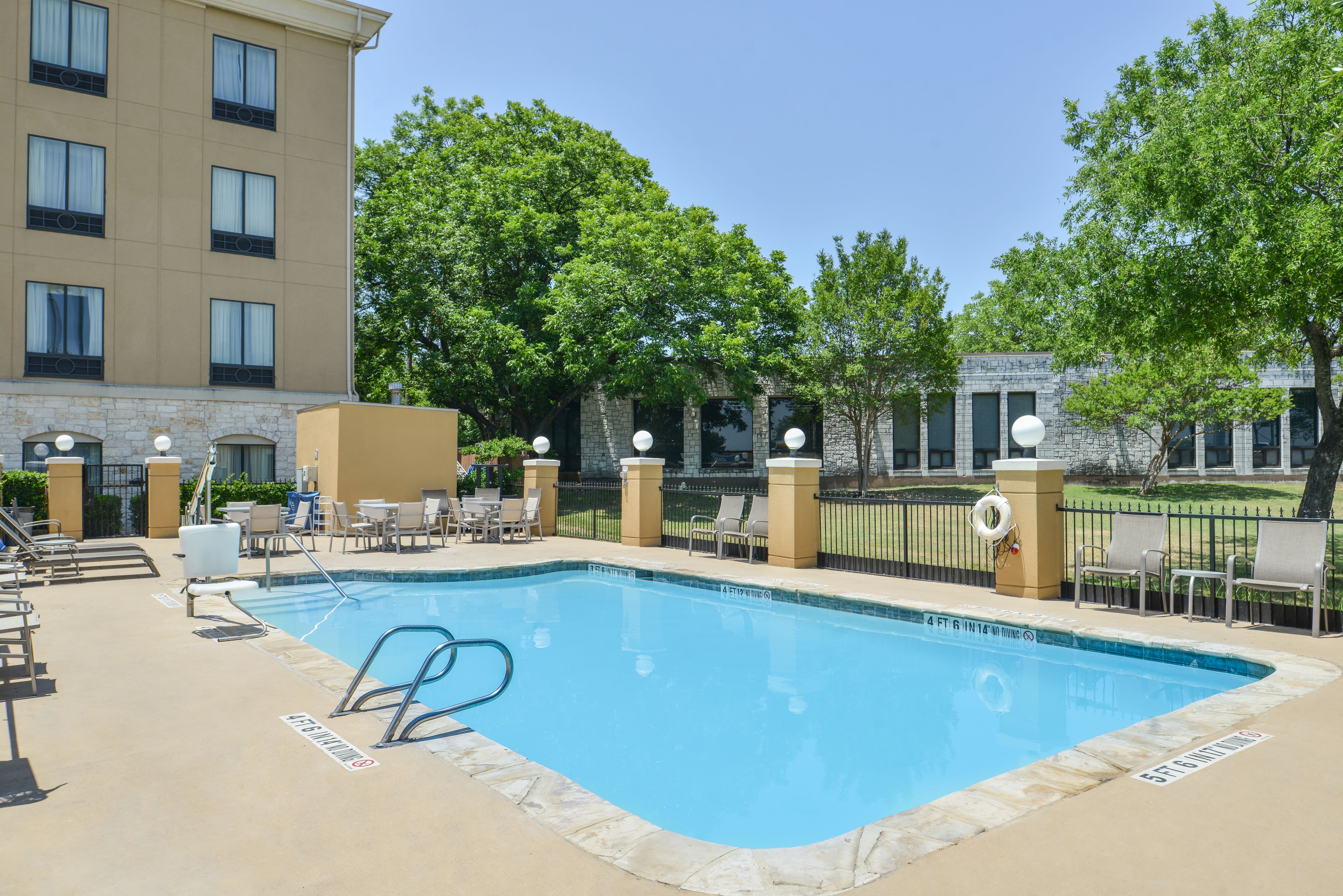 Photo - Holiday Inn Express  & Suites San Antonio Nwmedical Area