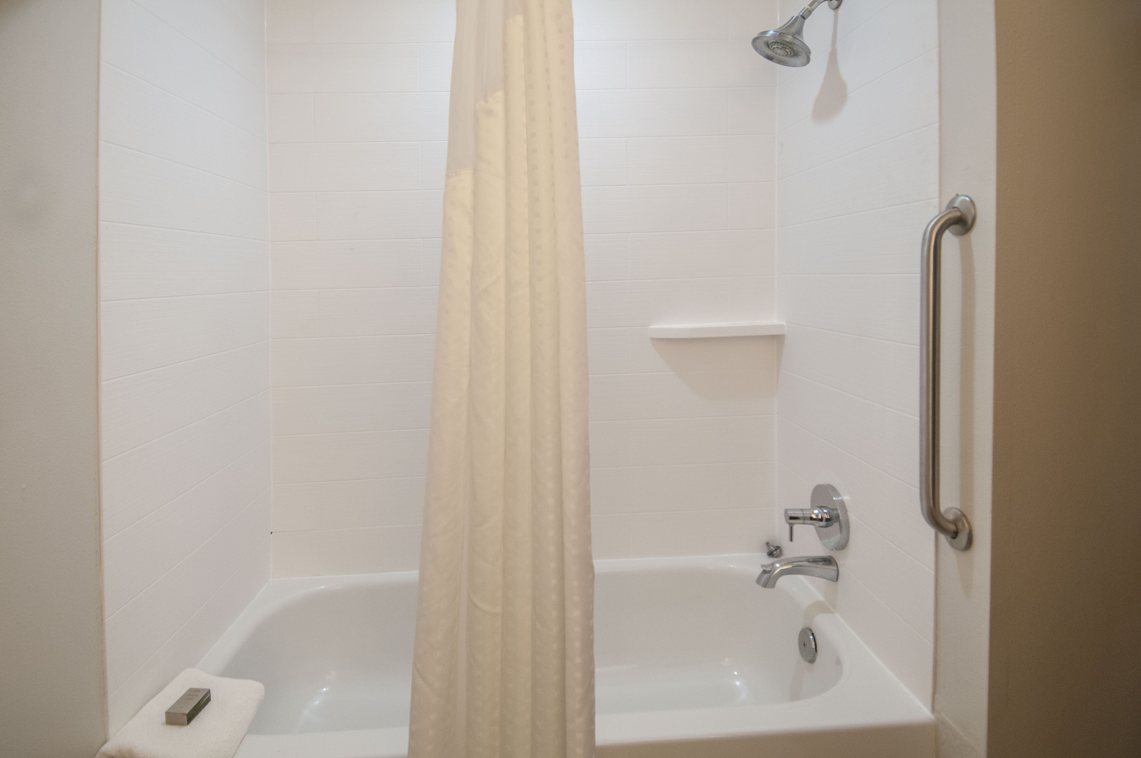 combined shower/bathtub, free toiletries, hair dryer, towels
