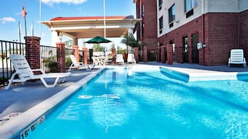 Outdoor pool, sun loungers