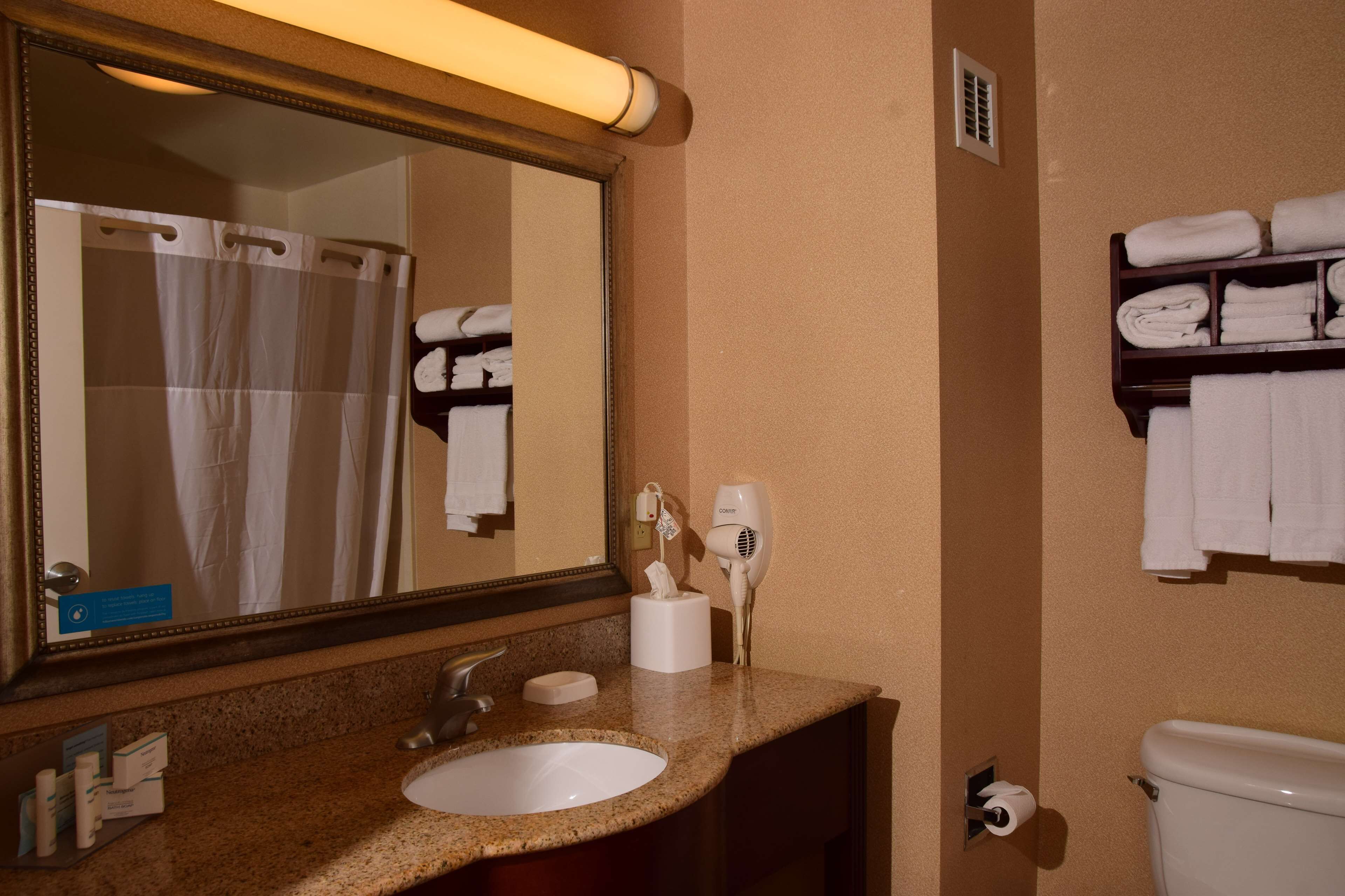 two queen beds non smoking | bathroom | combined shower/bathtub, free toiletries, hair dryer, towels