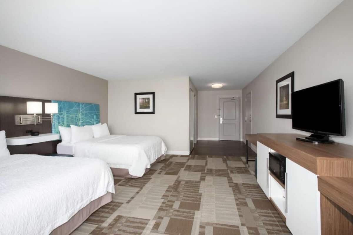 Pillowtop beds, in-room safe, desk, laptop workspace