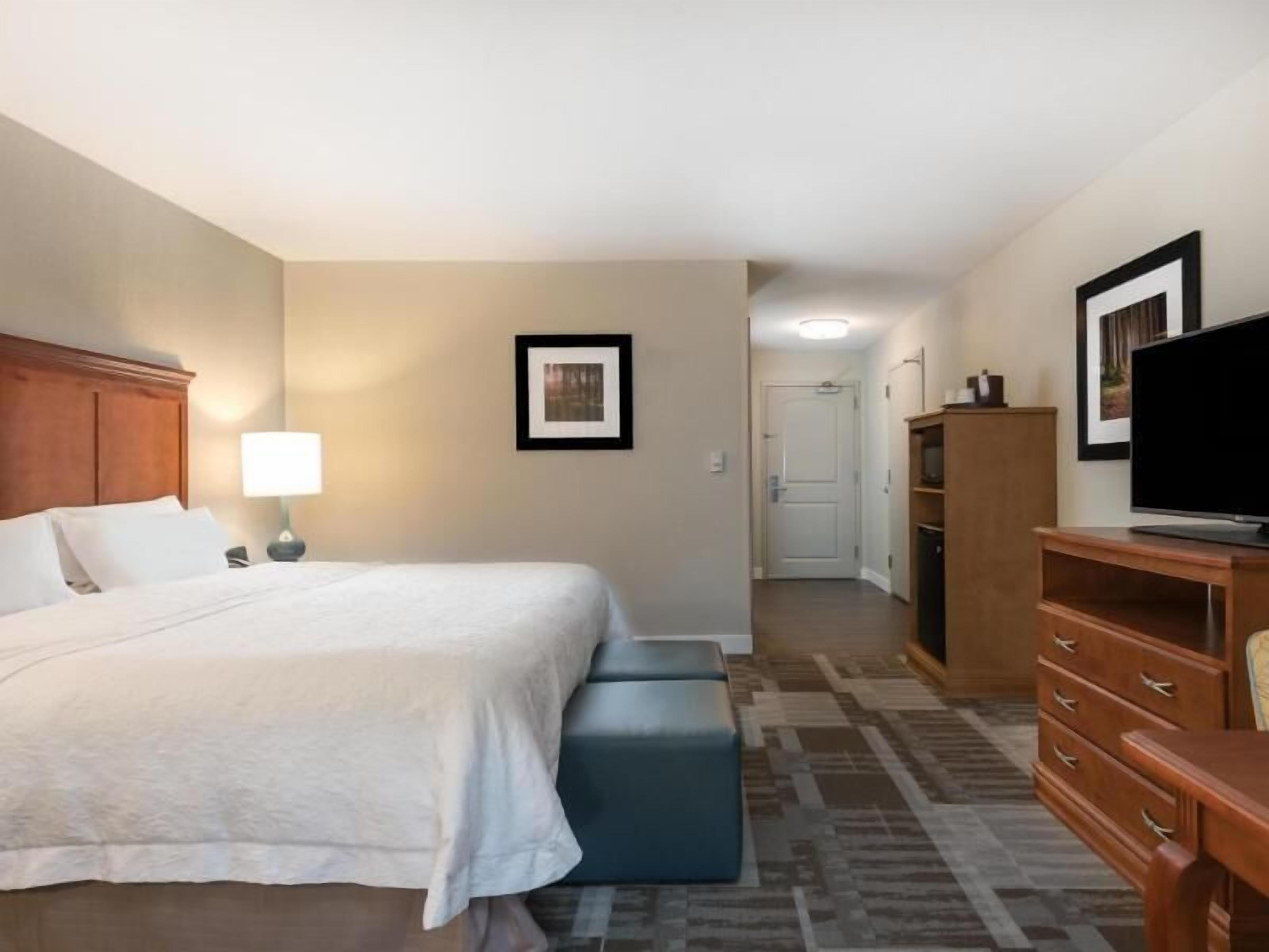 Pillowtop beds, in-room safe, desk, laptop workspace