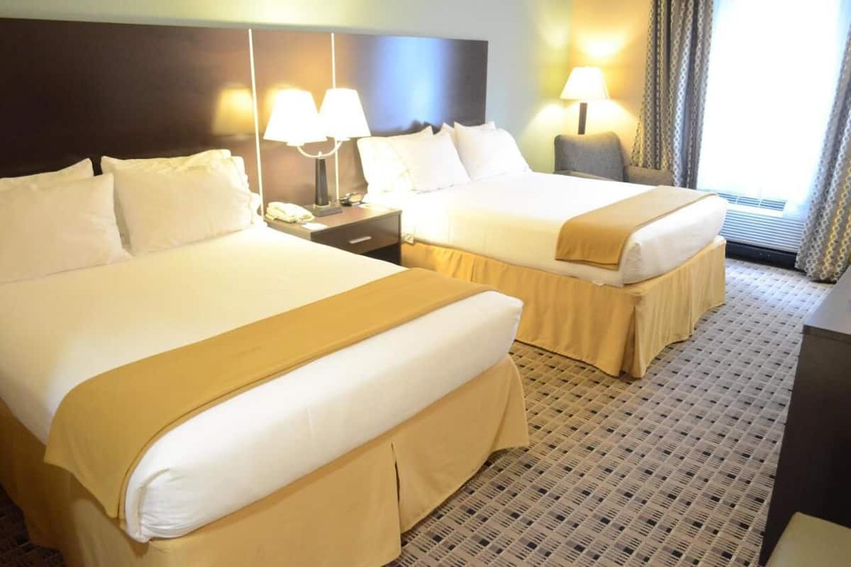 In-room safe, desk, iron/ironing board, free WiFi