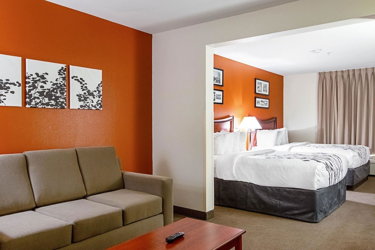 Blackout curtains, soundproofing, iron/ironing board, free WiFi