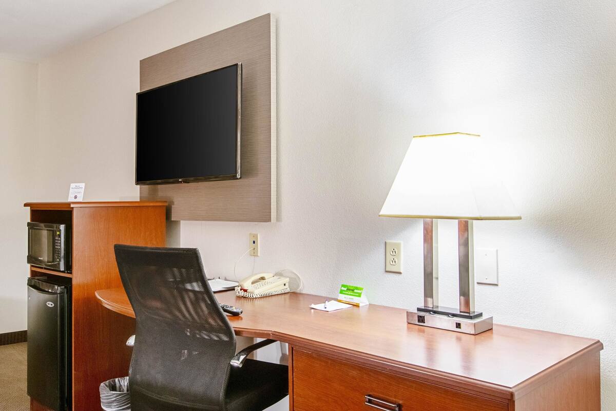 1 bedroom, blackout curtains, soundproofing, iron/ironing board