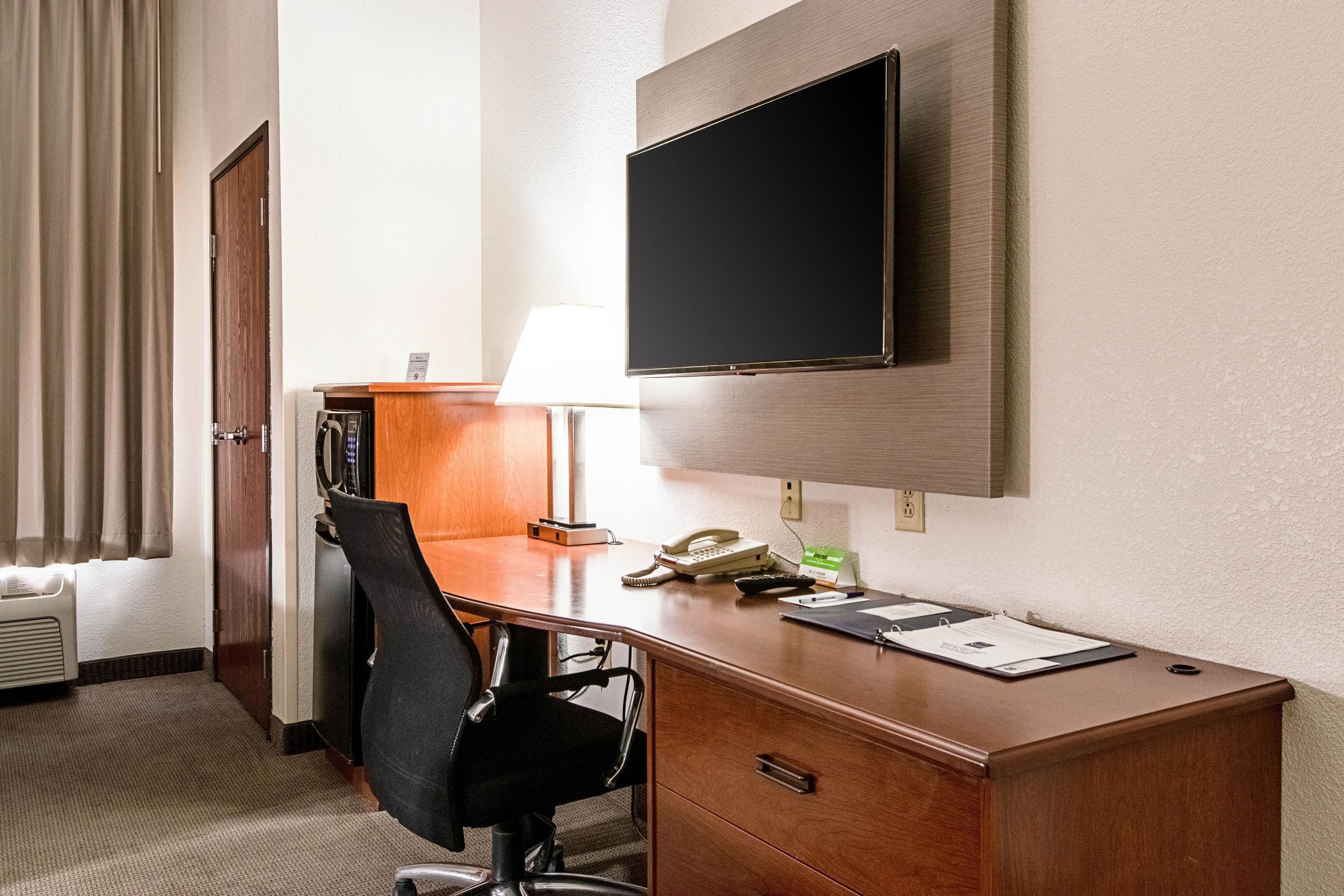 studio, 2 queen beds, non smoking | 1 bedroom, blackout curtains, soundproofing, iron/ironing board