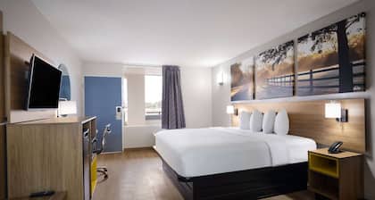 Days Inn by Wyndham Montgomery I-85