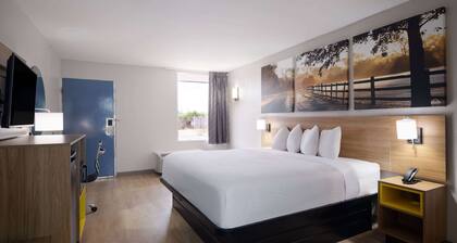 Days Inn by Wyndham Montgomery I-85