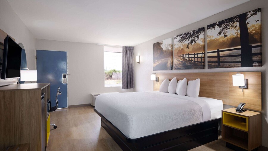 Days Inn by Wyndham Montgomery I-85