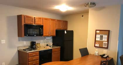 Candlewood Suites Kansas City Airport