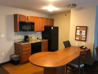 Candlewood Suites Kansas City Airport