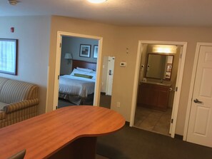 Living area - Candlewood Suites Kansas City Airport (Kansas City)