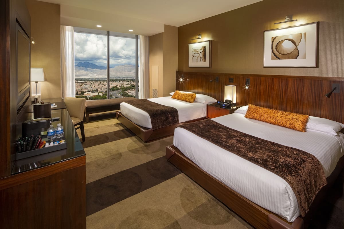 1 bedroom, premium bedding, in-room safe, desk