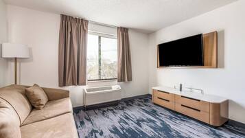 Suite, Mehrere Betten | Hochwertige Bettwaren, Zimmersafe, Schreibtisch, Verdunkelungsvorhänge