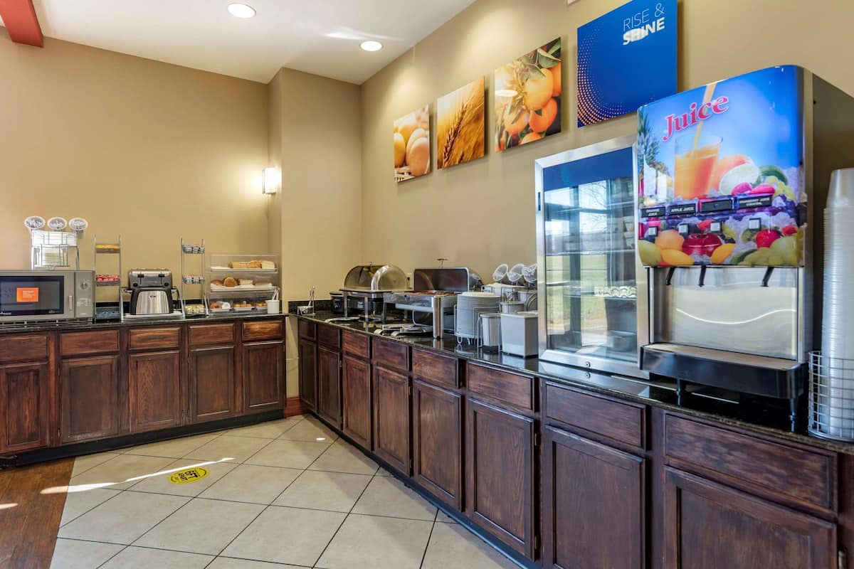 free daily continental breakfast