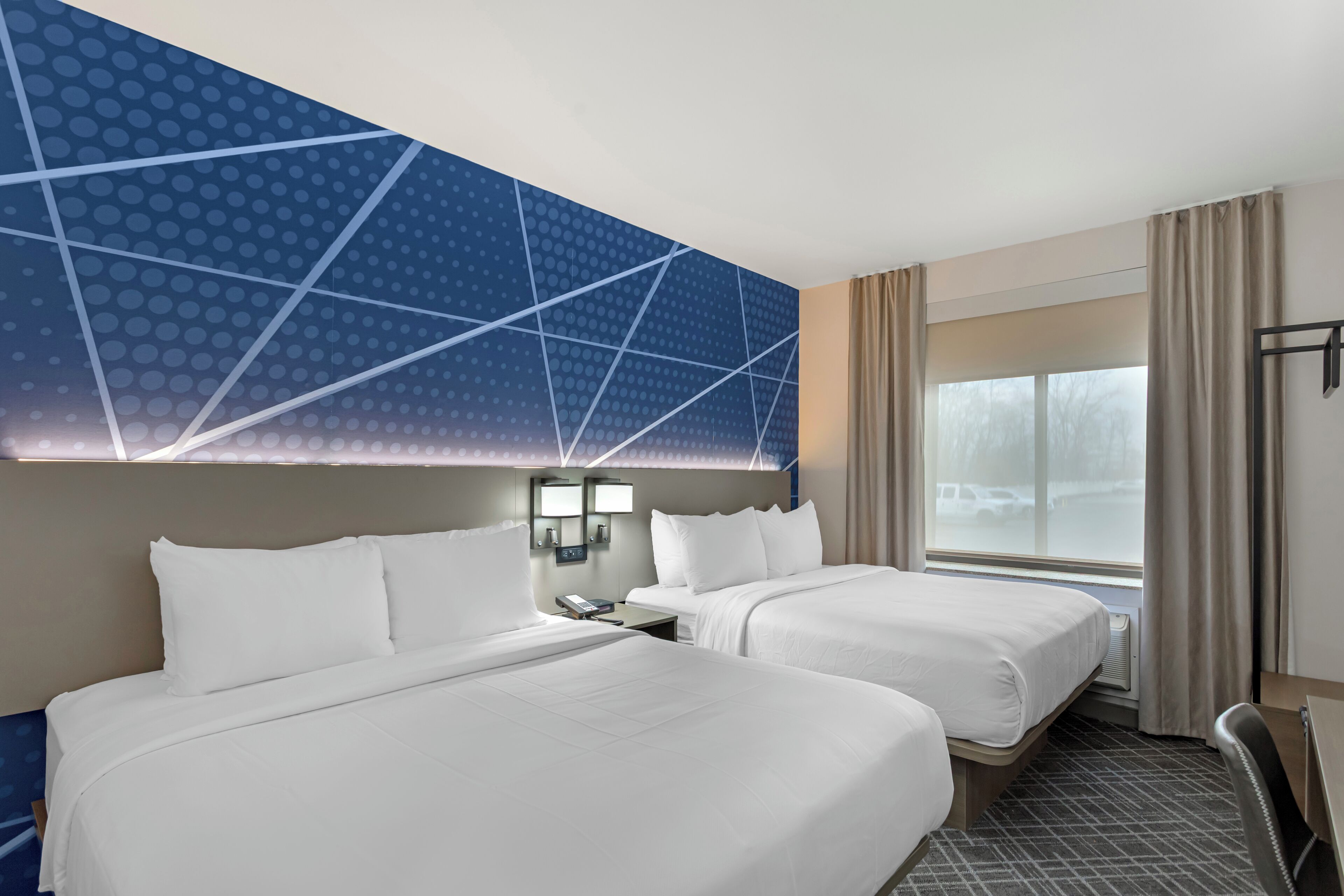 Habitación estándar, 2 camas Queen size, para no fumadores | Camas con pillow-top, escritorio y espacio para trabajar con laptop 