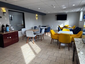 Breakfast area - Comfort Inn (Staten Island)