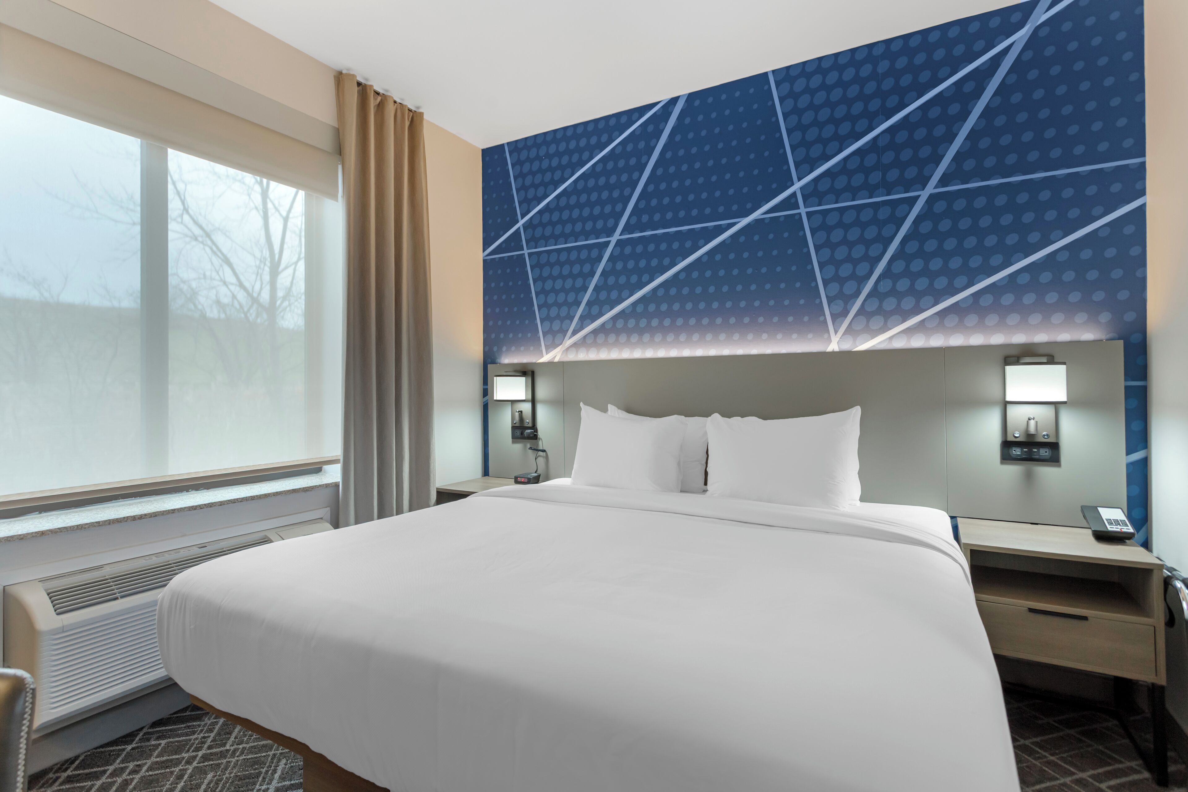 Habitación estándar, 1 cama King size, para no fumadores | Camas con pillow-top, escritorio y espacio para trabajar con laptop 