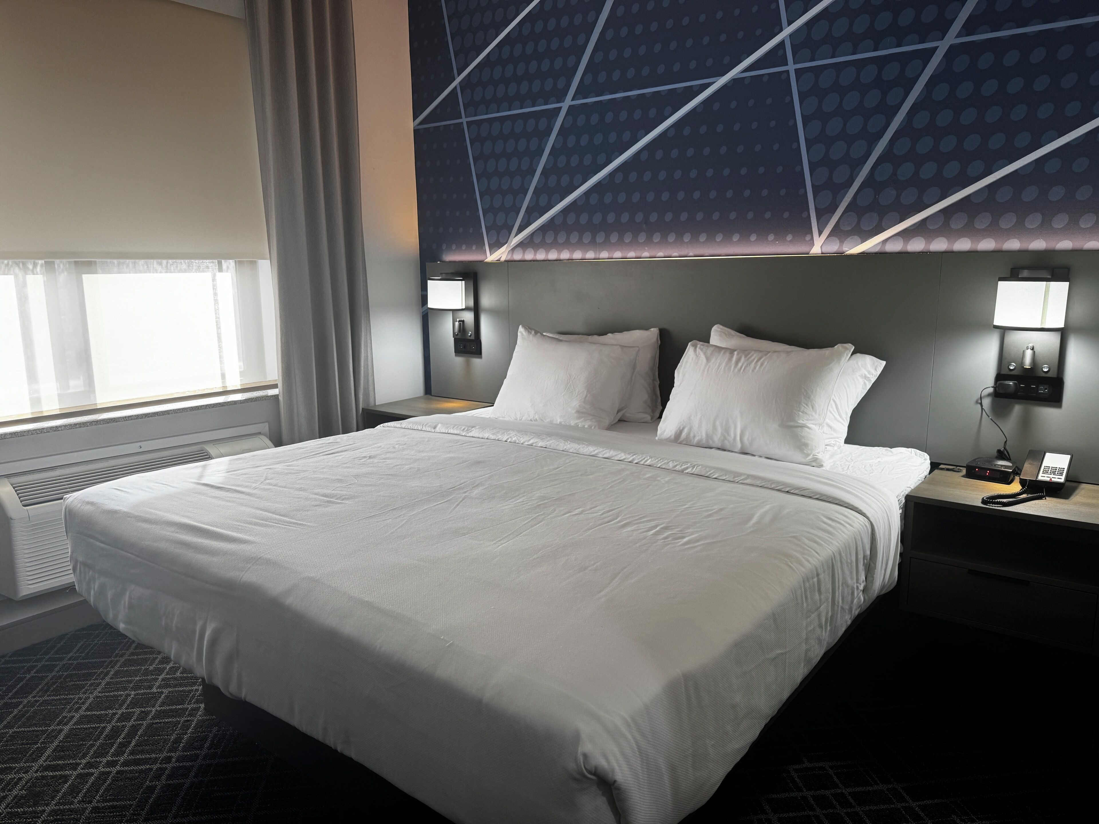 Chambre Standard, 1 très grand lit, non-fumeur | Lit avec matelas à plateau-coussin, bureau