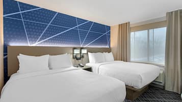 Quarto, 2 camas Queen, acessível, para não fumantes | Camas com colchões pillow-top, escrivaninha