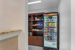 Snack bar - Comfort Inn Staten Island (Staten Island)