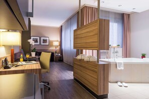 Phòng Suite, 2 giường đơn, bồn tắm | Tiện nghi tại phòng