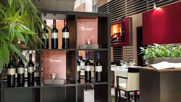 Cocktail bar