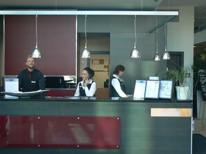 Quầy thủ tục nhận/trả phòng