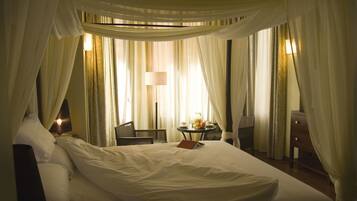 Caja fuerte, escritorio, cunas gratuitas y camas supletorias