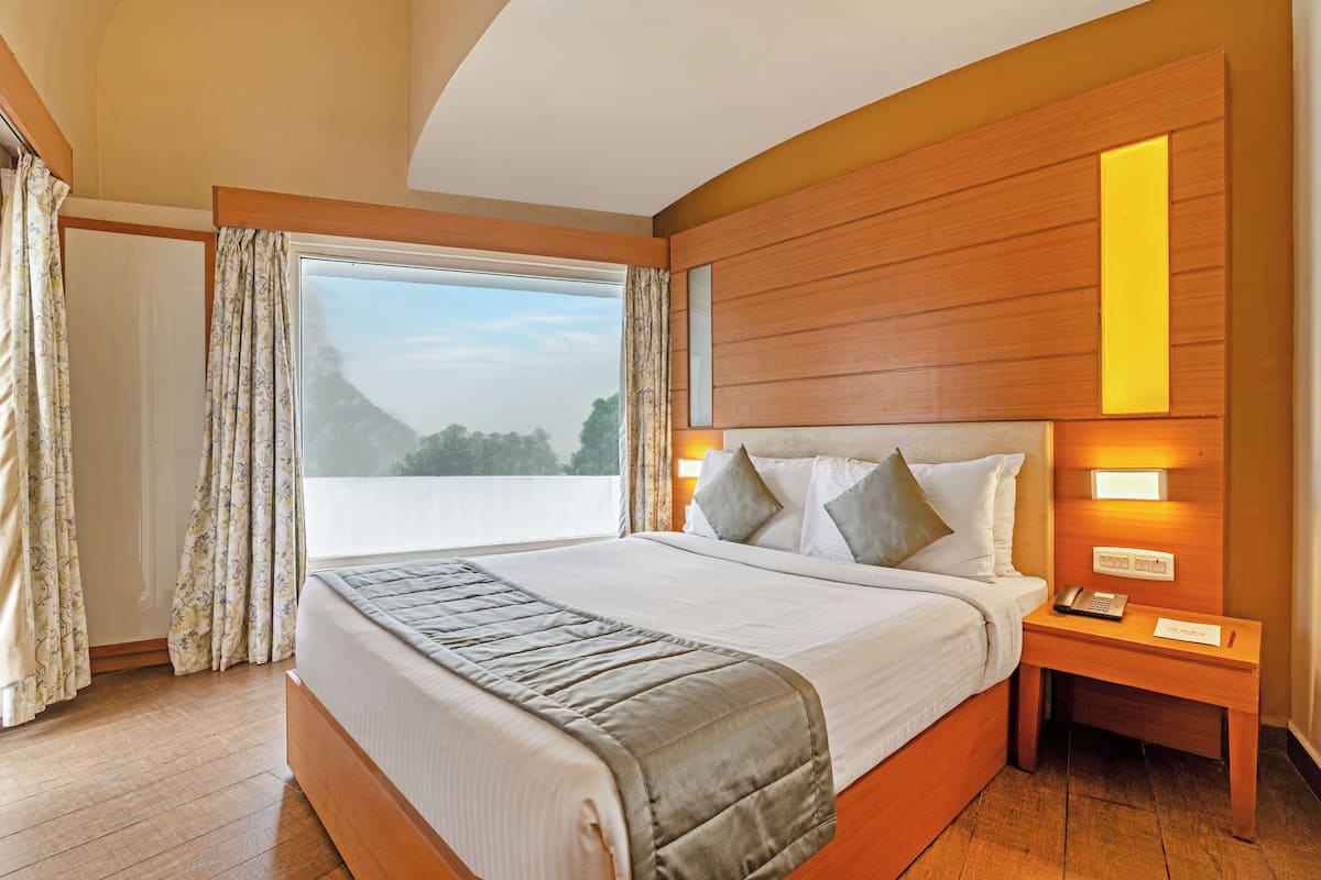 Suite, balcón, vistas al valle (Privilege) | Tabla de planchar con plancha, wifi gratis, ropa de cama