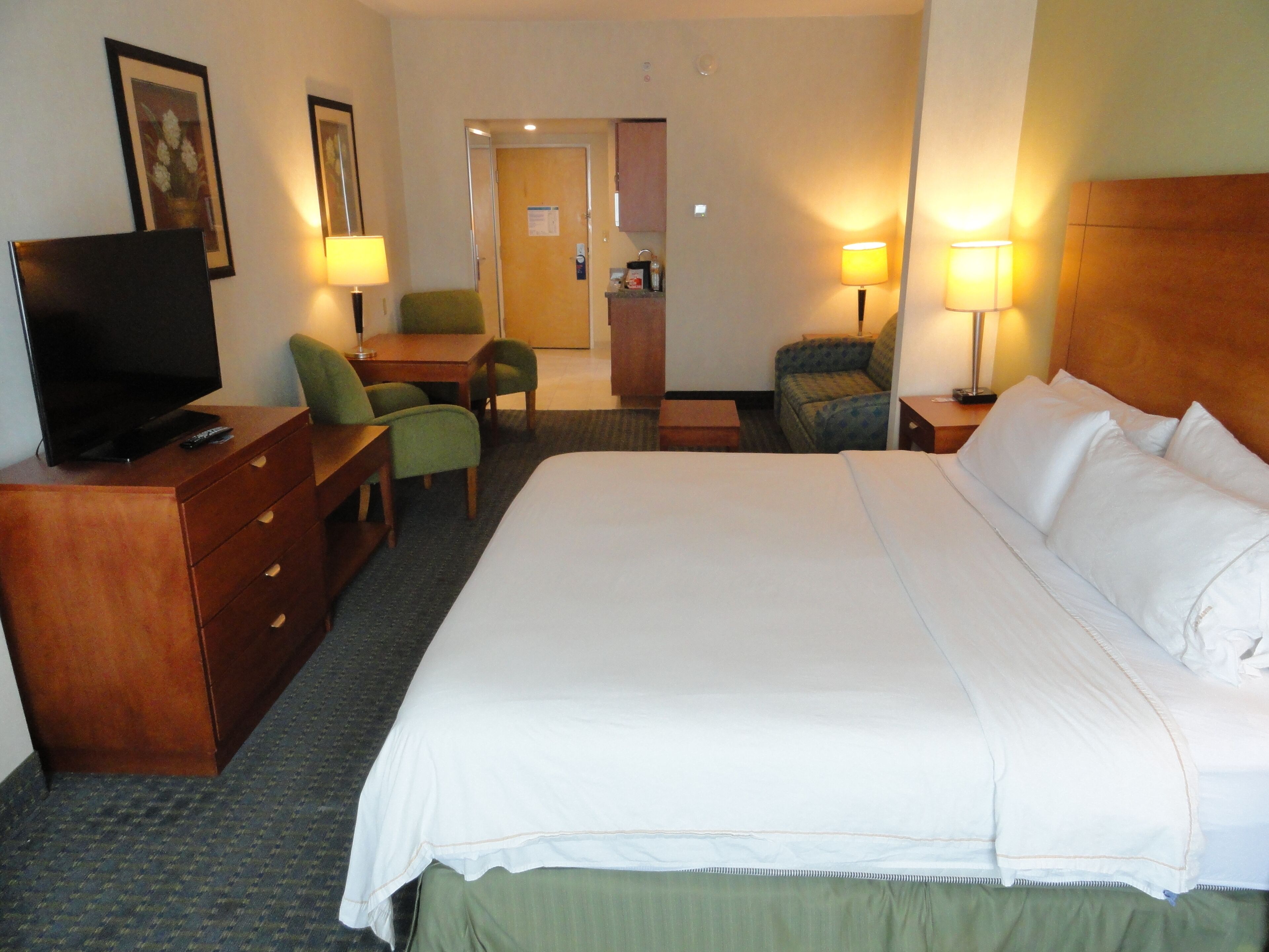 suite, 1 king bed | in-room safe, desk, iron/ironing board, free wifi