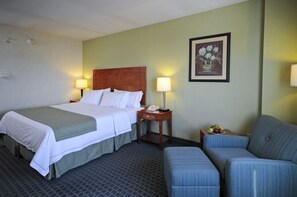 Standard Room, 1 King Bed, Accessible | In-room safe, desk, iron/ironing board, free WiFi