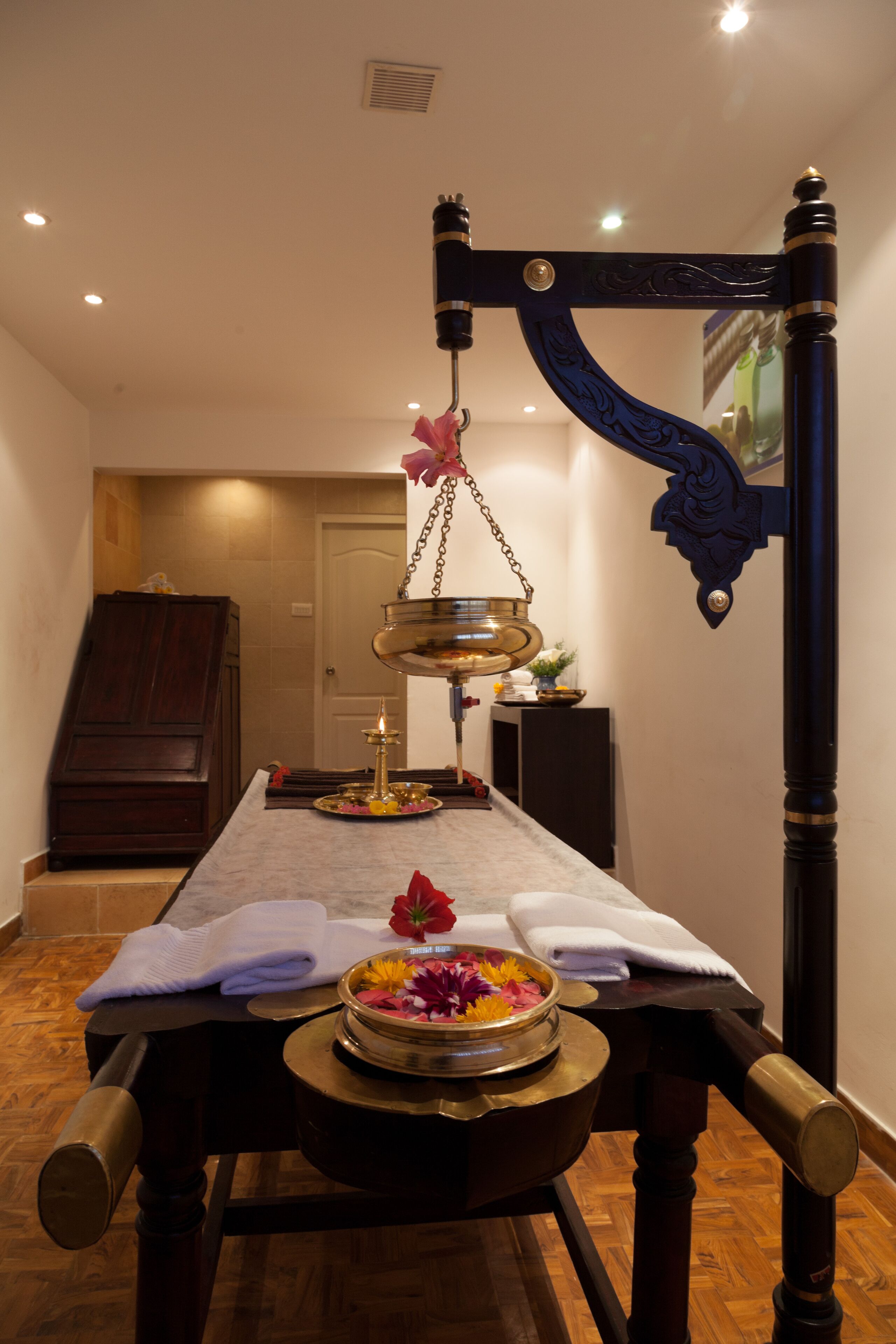 热石按摩、深层组织按摩、瑞典式按摩