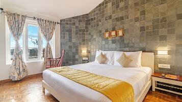 Lake View Privilege Suite with Balcony | Blackout curtains, iron/ironing board, free WiFi, bed sheets